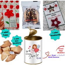 E-Hediyeci Kişiye Özel Konsept Hediye Kutusu - 3 Adet Şans Kurabiyesi, 1 Adet Yıldız Anahtarlık ve Çiçek Toka Hediye Seti
