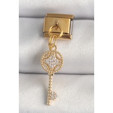 Vice Avm Gold Renk 316 L Çelik  Sallantı Zirkon Taşlı Anahtar Model Nomination Charm EB-53-vice/(1395) 2475