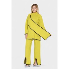 Newco Asimetrik Şerit Desenleri ve Paça Yırtmaç Detaylarıyla Modern Tasarım Triko Ikili Takım