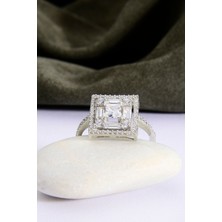 Innuendo 925 Ayar Gümüş Kare Taşlı Yüzük