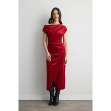 Gusto Asimetrik Omuzlu Kadife Uzun Elbise - Kırmızı