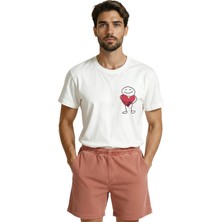 Color Luxe Kalbe Sarılan Sevimli Figür Minimalist Baskılı Tasarım Premium Erkek Tişört