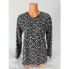 Yaşar Triko Kadın Siyah Beyaz Desenli U Yaka Uzun Kollu Yanları Yırtmaçlı Süet Anne Penye Tişört