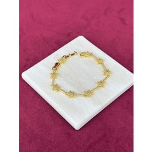 Calista Aksesuar Etrafı Taşlı Yıldızlarla Çevrili Parlak Gold Bileklik