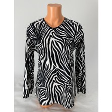 Yaşar Triko Kadın Siyah Beyaz Desenli U Yaka Uzun Kollu Yanları Yırtmaçlı Süet Anne Penye Tişört