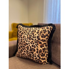 Karam Home Leopar Desenli Püsküllü Kırlent Kılıfı – 3 Kenar Püskül, Dekoratif Ev & Salon Aksesuarı