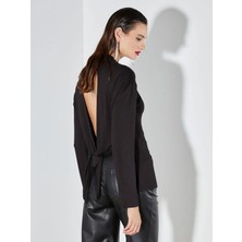 LC Waikiki Soulife Siyah Dik Yaka Sırt Dekolteli Bluz