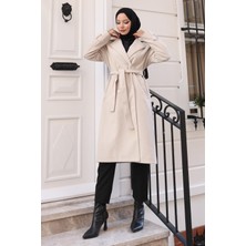 Bej 19271 Renk Kuşaklı Kaşe Kaban Kadın 42 Örme Kumaş ve Şık Detaylarla Yeni Sezon