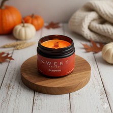 Stworkshop Sweet Pumpkin – Özel Tasarım Balkabağı Kokulu Mum (250GR)  Doğal Vegan Soya Wax | Ahşap Fitil | Özel Cam Kavanoz