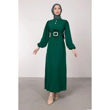 Tesettür Diyarı Yakası Taşlı Tüylü Kemerli Tesettür Abiye- Zümrüt