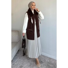 Julude Gülseli Peluş Detaylı Fular Aksesuarlı Çift Cepli Tesettür Triko Yelek P-00019688