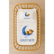 Moda Lime Isimli Bebek Nevresim Takımı 70X120 – Ay Üzerinde Uyuyan Ayıcık Tasarım Fırfırlı Dolgulu Yastıklı