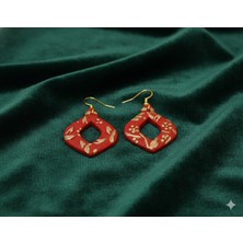 Lu Atelier Crimson Wreath – El Yapımı Kırmızı Gold Detaylı Geometrik Küpe | Polimer Kil | 5 cm