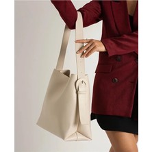 Rivina Kadın Büyük Boy Mıknatıslı Kapaklı Iç Fermuarlı Ayarlanabilir El ve Omuz Çantası