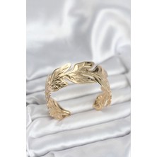 Clariss Gold Renk Pirinç Levha Yaprak Model Kadın Bileklik - BLK-3333