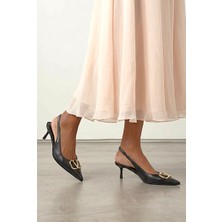 Gökhan Talay Liselotte Esnek Yumuşak Kaymaz Taban (4 Cm) Siyah Cilt Açık Lastikli V Toka Kadın Topuklu Ayakkabı