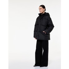 Koton Uzun Kollu Fermuarlı Kapüşonlu Anorak Oversize Şişme Mont