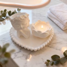 Ftrk Store Vanilya Kokulu Kız Figürlü Seramik Mum Seti – Lotus Desenli Kap + Kalp Tepsi – Dekoratif El Yapımı
