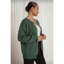 Newco Inci Düğme ve Taş Işleme Detaylarıyla Zarif Görünüm Sunan Modern Tasarım Triko Hırka - Çağla