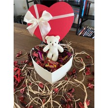 Özbience Sevgiliye Kalpli Kutuda Ayıcık ve Çikolata Hediye Seti