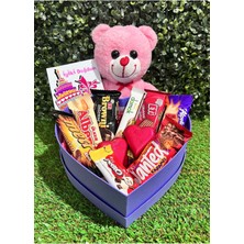 Özbience Sevgiliye Pembe Ayıcık ve Mor Kalp Çikolatalı Doğum Günü Hediye Kutusu