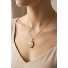 Pisidesa Pembe Kuvars Parçacıklı Epoksi Kolye – Paslanmaz Çelik Gold Zincir – Minimal Doğal Taş Kolye,hediye,özel Gün,sevgilelile Günü