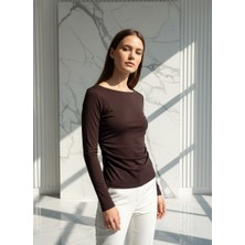 Sagre&Sisters Kahverengi Beli Büzgülü Belden Oturtmalı Yandan Yırtmaçlı  Bluz