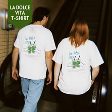 Mim And More La Dolce Vita Baskılı Unisex Oversize Tişört – Modal Kumaş, Hafif ve Rahat T-Shirt
