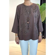 Lale Butik Kolye Detaylı Desenli Bluz 31532 Kahve