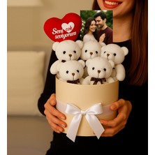 Giftstime Kişiye Özel Fotoğraflı Sevimli Beyaz Ayıcık Buketi ve Aşk Kutusu