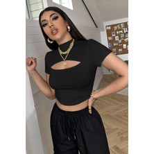 Moda Dua Kadın Siyah Göğüs Dekolteli Yarım Kollu Cut Out Crop Top Bluz