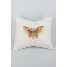 Stella Fortis Inci Detaylı Kelebek Broş – Zirkon Taşlı | Paslanmaz Çelik