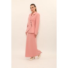 Önder Özsoy  Erkek Yaka Asimetrik Ceket & Kemerli Kare Cepli Çan Etek-Pudra