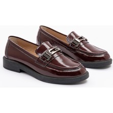 2123 Kadın Bordo Rugan Tokalı Loafer Ayakkabı