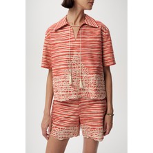 Allyco Çiçek Nakış İşlemeli Bağcıklı Çizgili Kırmızı Bej Bluz