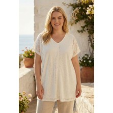 Stil Diva Büyük Beden V Yaka Kısa Kollu Çiçek Desenli Transparan Astarsız T-Shirt 304215