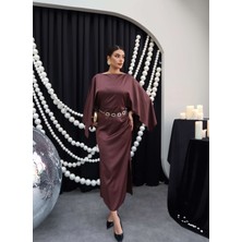 Esra Helvacı Kayık Yaka Yırtmaçlı Saten Elbise