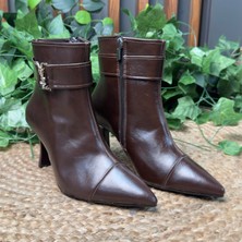 Mey Ayakkabı Harf Tokalı Ince Topuklu Düz Kahverengi Kadın Bot M4601