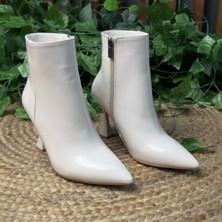 Mey Ayakkabı Rugan Ince Topuklu Bej Düz Kadın Bilek Bot   M4591