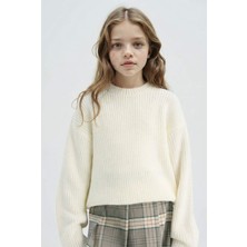 DeFacto Standart Fit Bisiklet Yaka Triko Kazak Kız Çocuk C6909A825AU