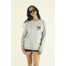 EYDAMOON Kadın Kışlık Pamuklu Minimal Leopar Fiyonk Baskılı Regular Bisiklet Yaka Sweatshirt