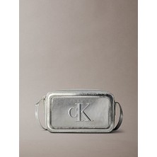 Calvin Klein Ck Kadın Bold Metalik Çapraz Askılı Çanta