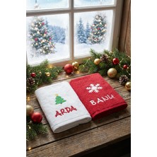 Atölye Müge Kişiye Özel Yılbaşı Havlu Seti (2'li) – Isimli Nakışlı El Havlusu | Çam Ağacı & Kar Tanesi Desenli 30X50 cm Kırmızı Beyaz Yeni Yıl Hediyesi