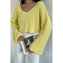 Gülseli V Yaka Crop Top Salaş Triko Bluz P-00019153