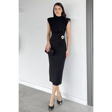 Gülseli Kadın Omuz Vatkalı Dik Yaka Broşlu Elbise P-00019709