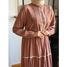 Nakış ve Dantelli Yarım Pat Menekşe Elbise 1683 Navra | Fendel