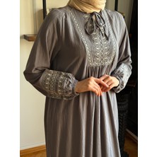 Yaka Bağcıklı Nakışlı Menekşe Elbise 1905 Navra | Fendel