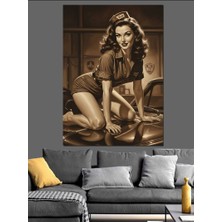 Artmeg Araba Kaportasındaki Retro Tamirci Kadın Siyah Beyaz Dekoratif Kanvas - Mdf Ahşap Tablo