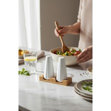 Şık 2’li Porselen Bambu Standlı Tuzluk ve Biberlik Seti