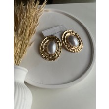 Busradan Design Ezme Gold Plaka Detaylı Büyük Inci Küpe